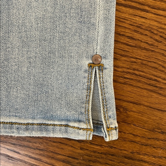 NWT Judy Blue Light Wash Slit Hem mid rise Bootcut SIZE 20W - Picture 10 of 12